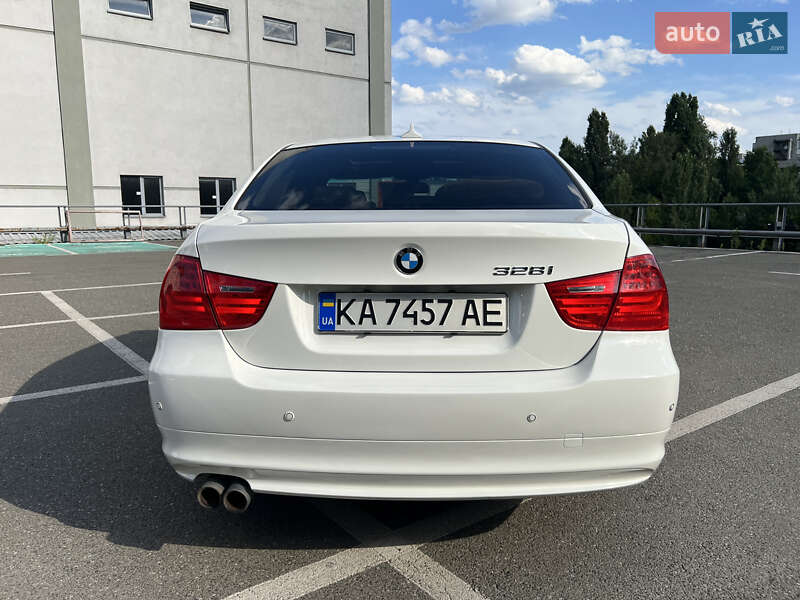 Седан BMW 3 Series 2011 в Киеве