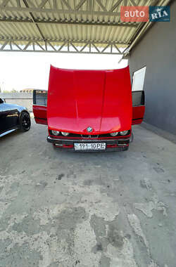 Седан BMW 3 Series 1988 в Тячеві