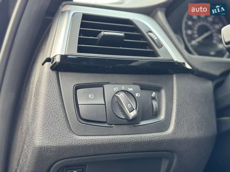 Седан BMW 3 Series 2016 в Львові