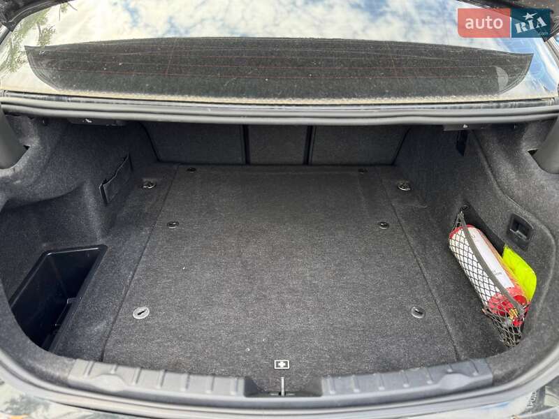 Седан BMW 3 Series 2016 в Львові