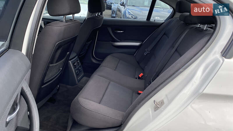 Седан BMW 3 Series 2009 в Луцке