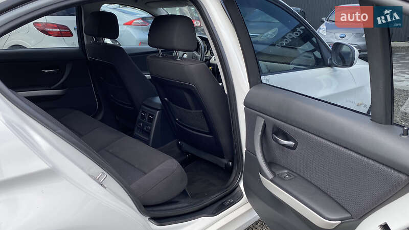Седан BMW 3 Series 2009 в Луцке