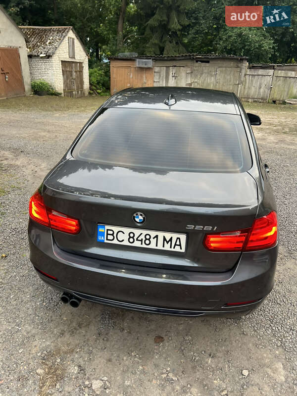 Седан BMW 3 Series 2015 в Буске