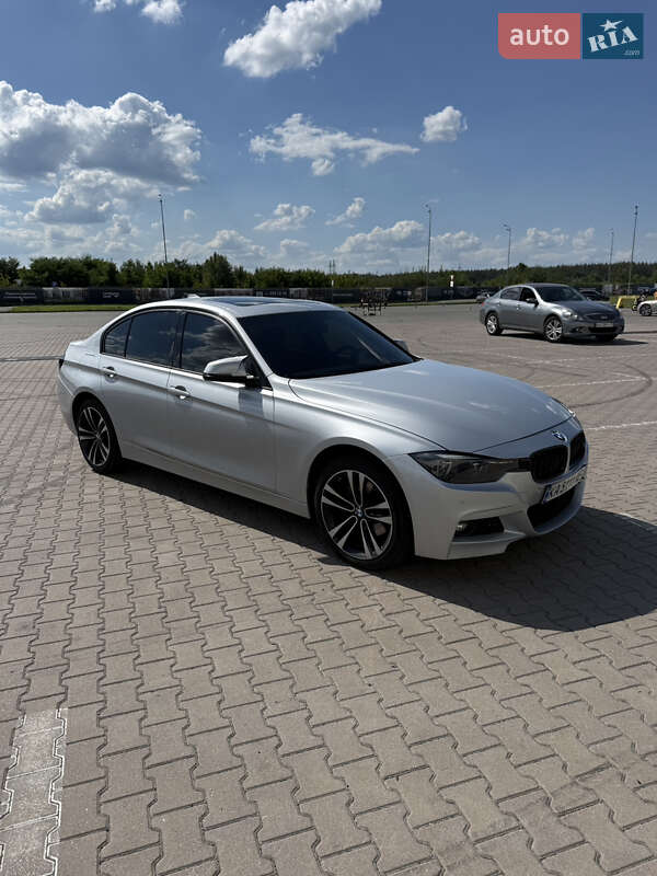Седан BMW 3 Series 2017 в Киеве