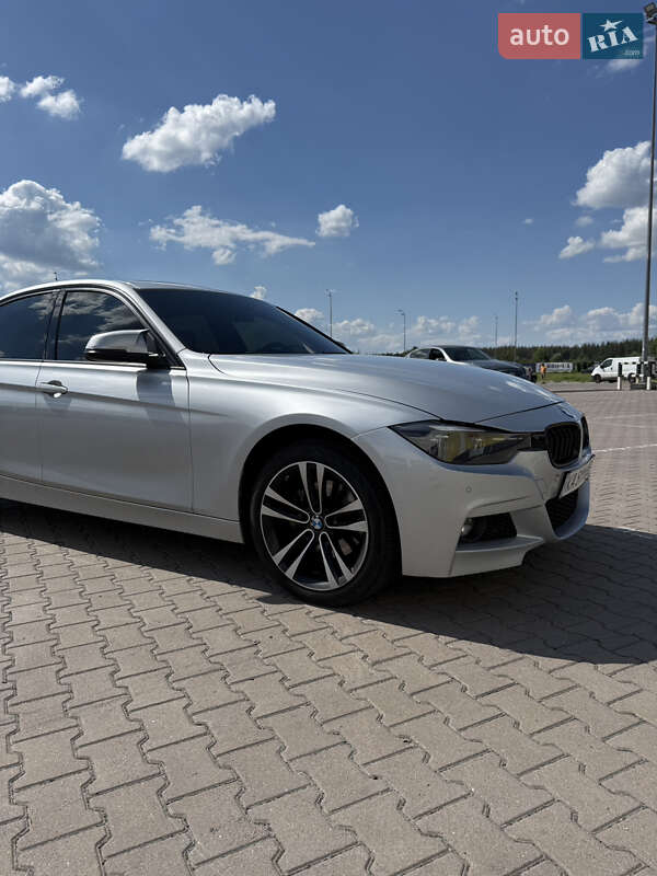 Седан BMW 3 Series 2017 в Киеве
