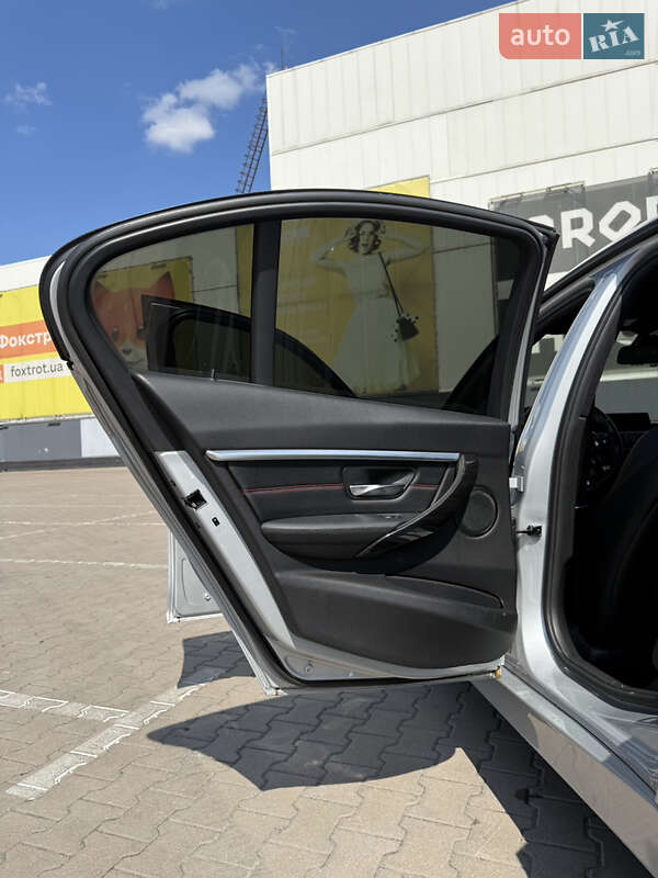 Седан BMW 3 Series 2017 в Киеве