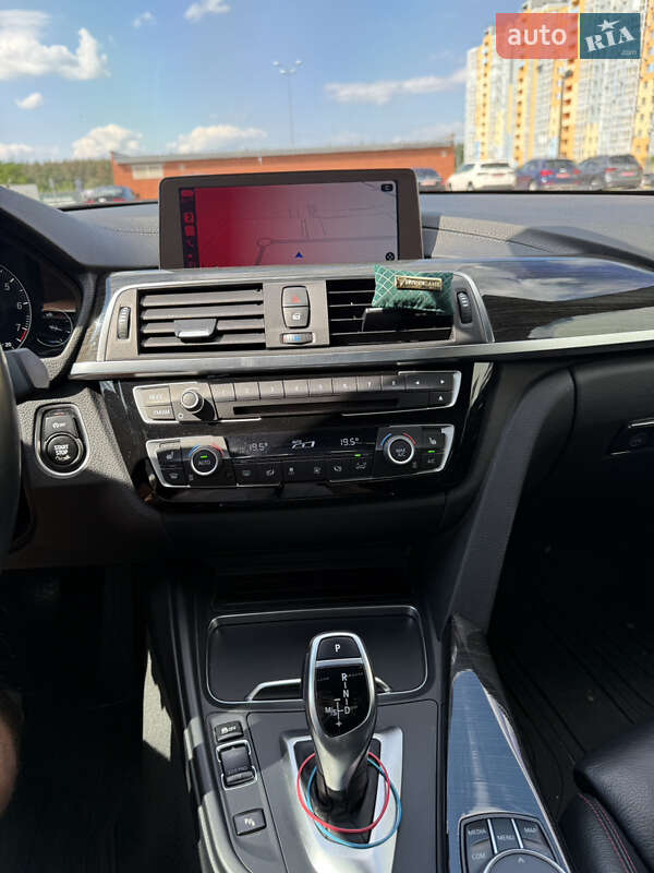 Седан BMW 3 Series 2017 в Киеве