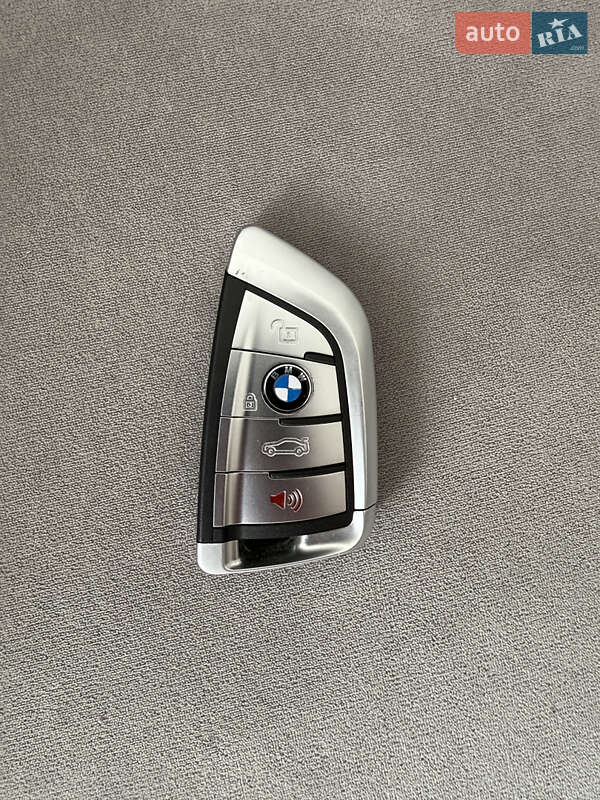 Седан BMW 3 Series 2017 в Киеве