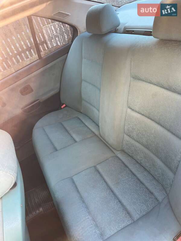 Седан BMW 3 Series 1996 в Шептицькому