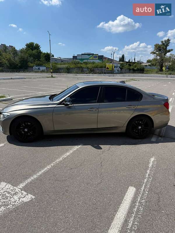 Седан BMW 3 Series 2016 в Києві