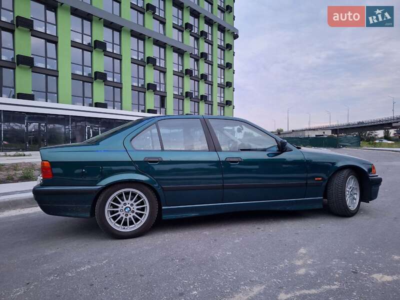 Седан BMW 3 Series 1997 в Киеве