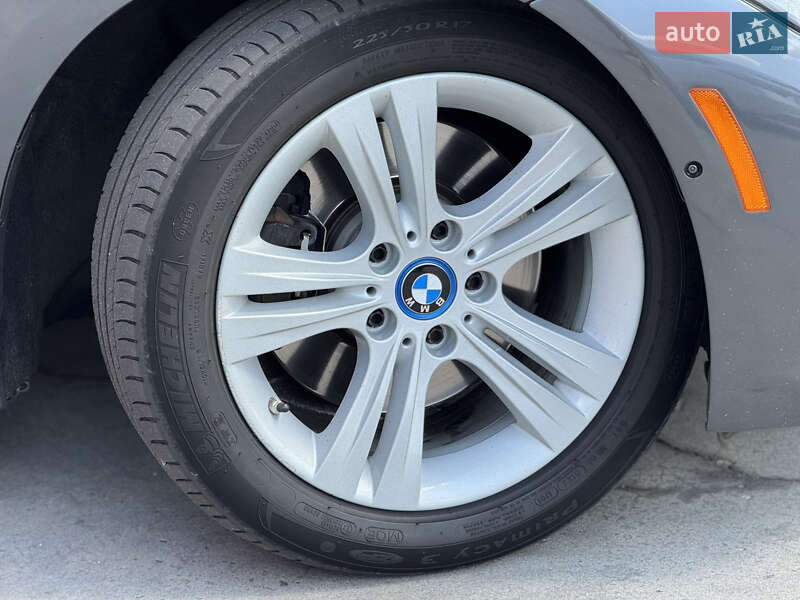 Седан BMW 3 Series 2017 в Киеве