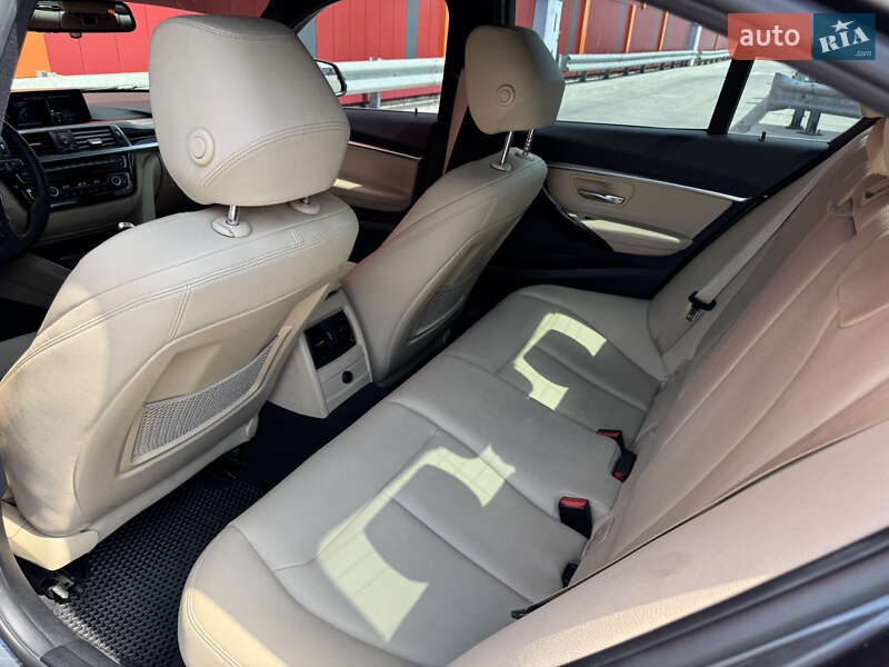 Седан BMW 3 Series 2017 в Киеве