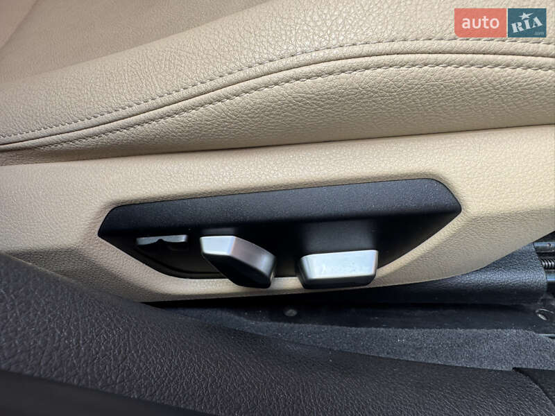 Седан BMW 3 Series 2017 в Киеве