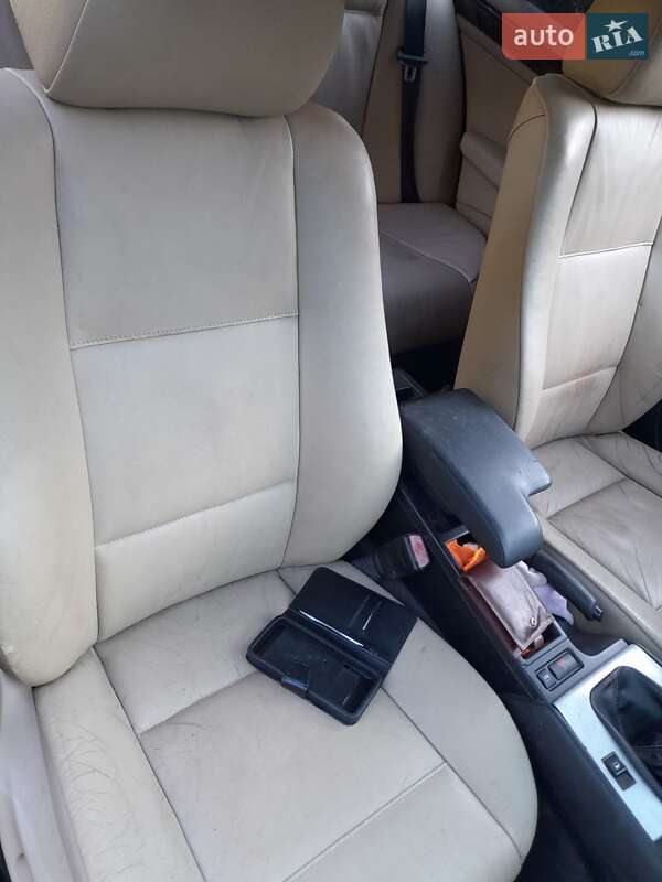 Седан BMW 3 Series 2002 в Вышгороде