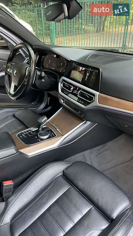 Седан BMW 3 Series 2019 в Львові
