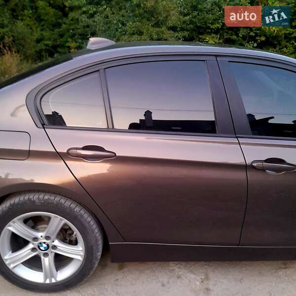 Седан BMW 3 Series 2013 в Львові