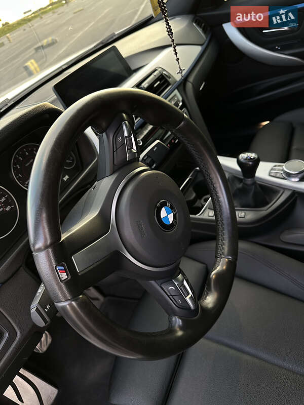 Седан BMW 3 Series 2017 в Львові