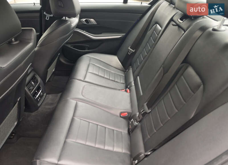 Седан BMW 3 Series 2019 в Львове