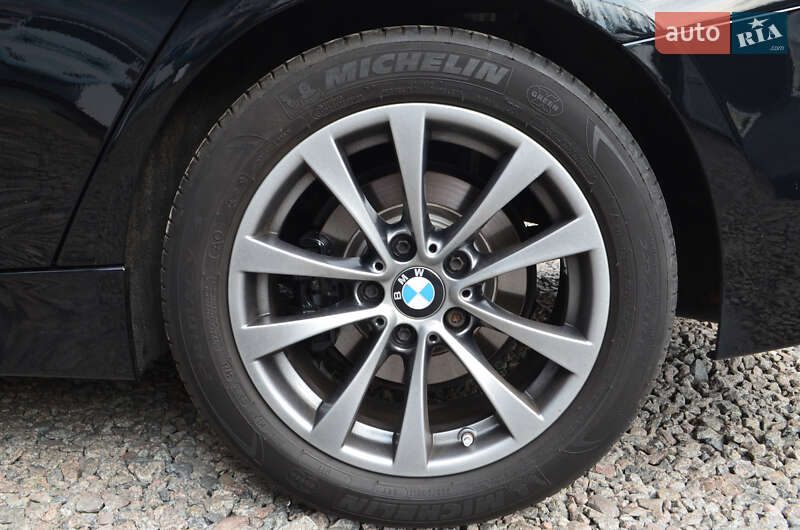 Седан BMW 3 Series 2016 в Києві