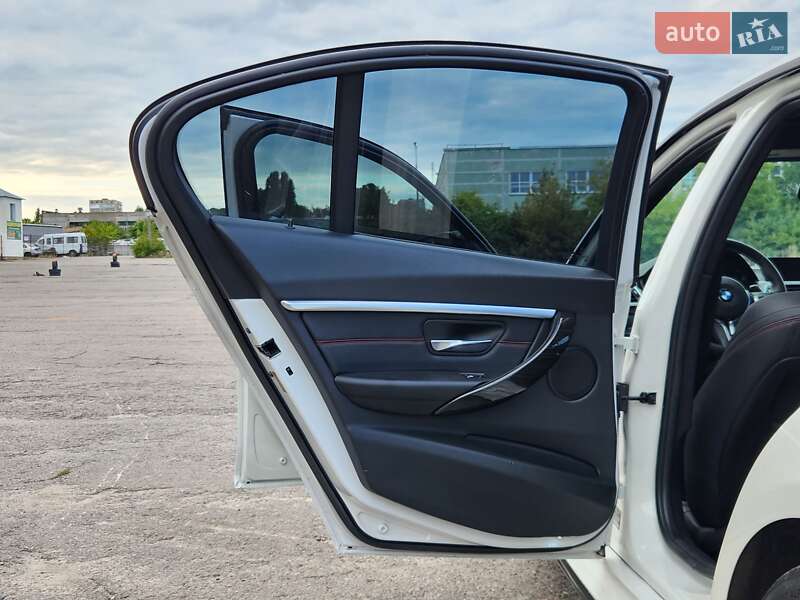 Седан BMW 3 Series 2017 в Ровно