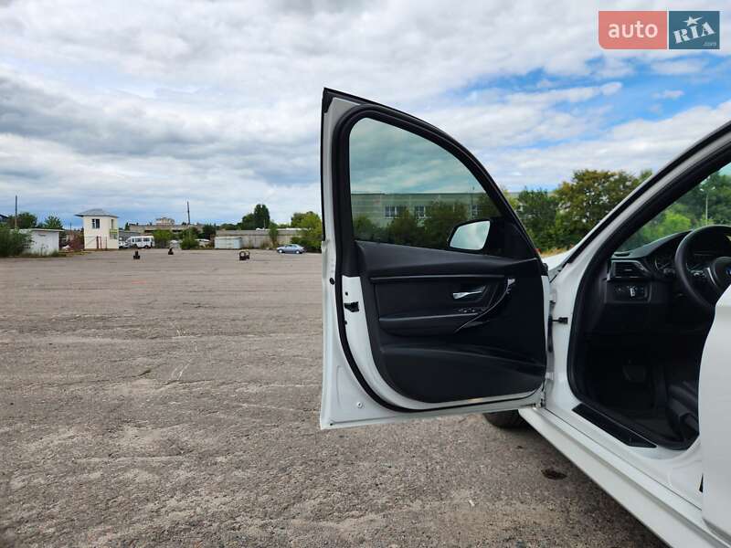 Седан BMW 3 Series 2016 в Ровно фото 18 Седан BMW 3 Series 2016 в Ровно