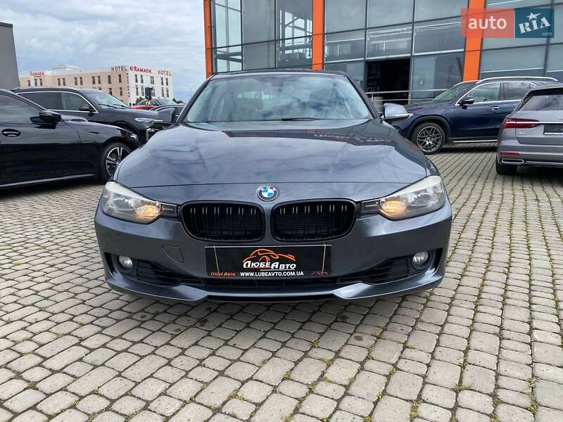 Седан BMW 3 Series 2015 в Львове