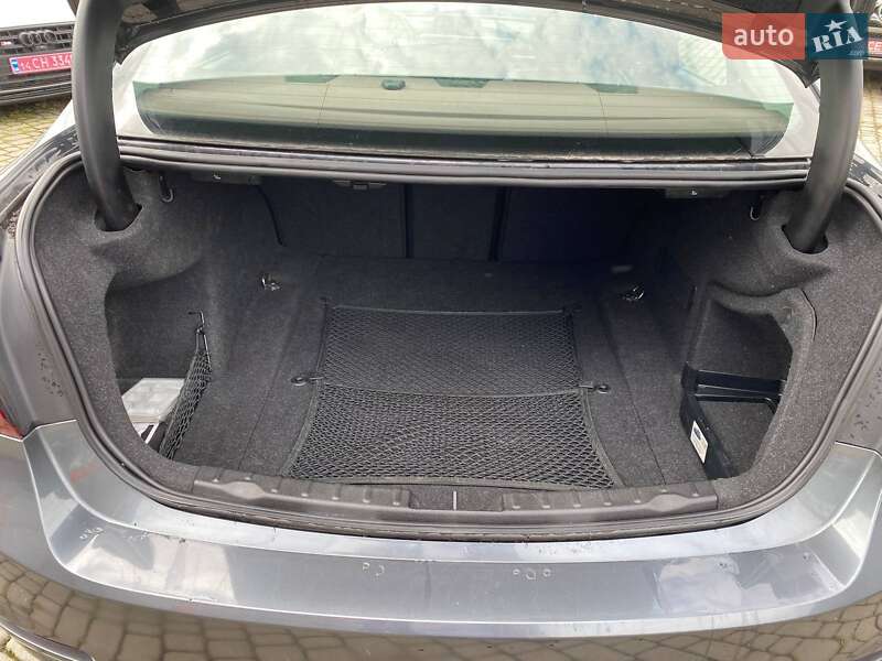 Седан BMW 3 Series 2015 в Львове