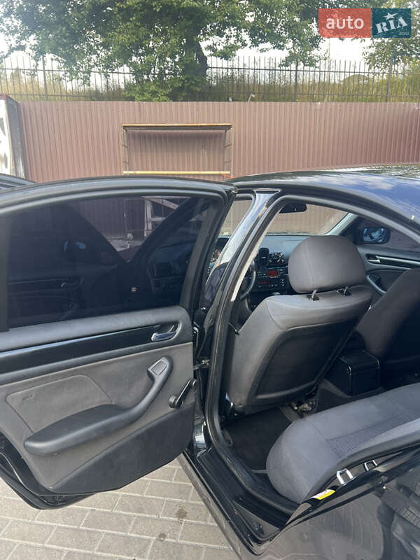 Седан BMW 3 Series 2002 в Рівному