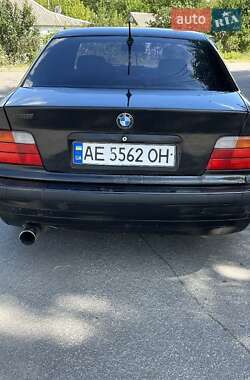 Седан BMW 3 Series 1996 в Дніпрі