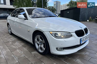 Купе BMW 3 Series 2010 в 