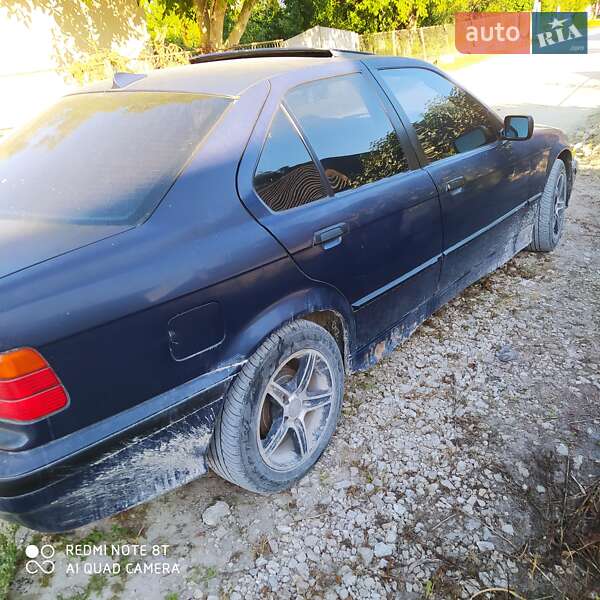 Седан BMW 3 Series 1992 в Скалате