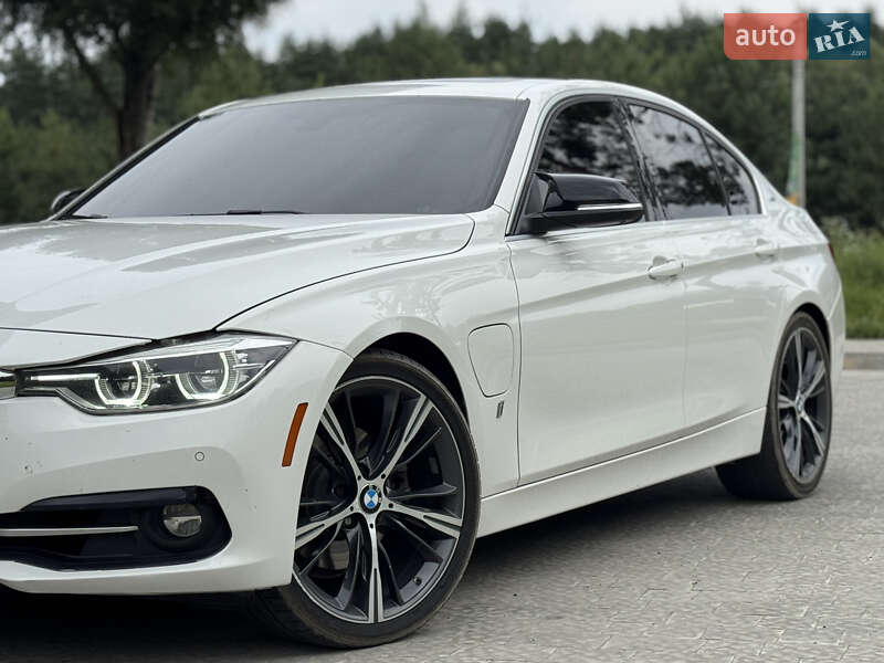 Седан BMW 3 Series 2016 в Львове