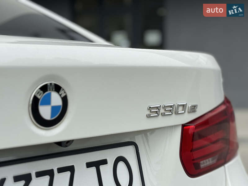 Седан BMW 3 Series 2016 в Львове