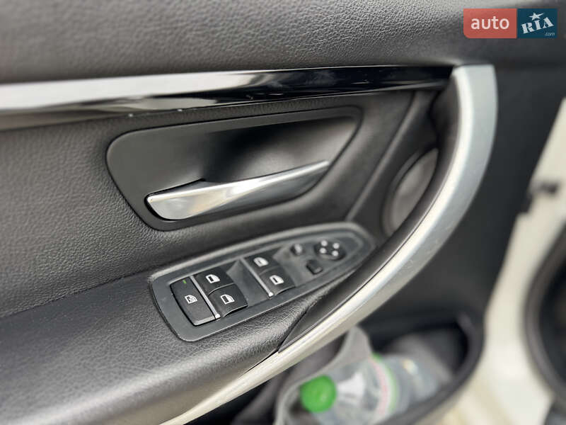 Седан BMW 3 Series 2016 в Львове