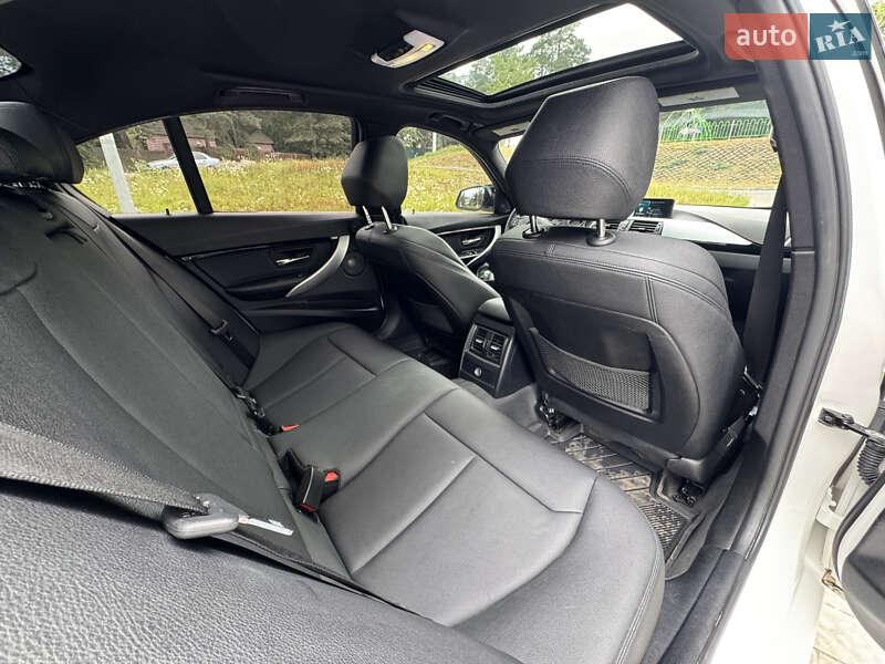 Седан BMW 3 Series 2016 в Львове