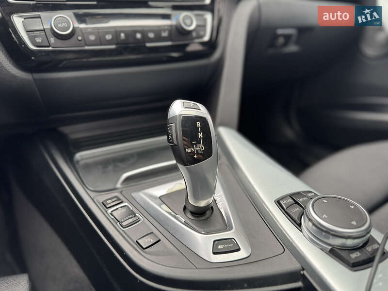 Седан BMW 3 Series 2016 в Львове