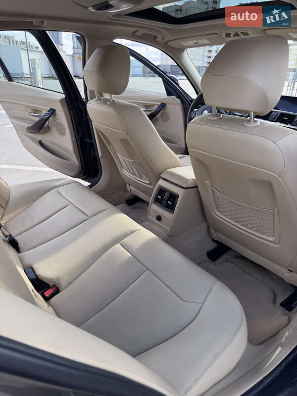 Седан BMW 3 Series 2014 в Киеве