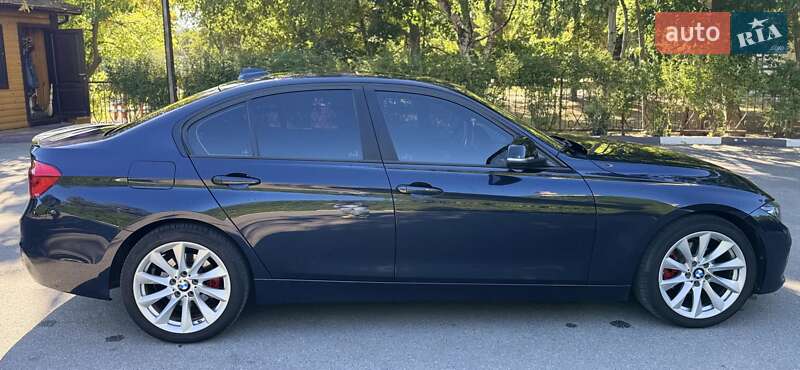 Седан BMW 3 Series 2017 в Киеве