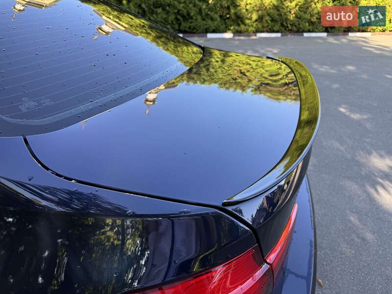 Седан BMW 3 Series 2017 в Киеве