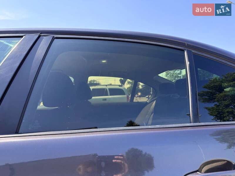 Седан BMW 3 Series 2008 в Ужгороді