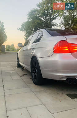 Седан BMW 3 Series 2010 в Синельниково