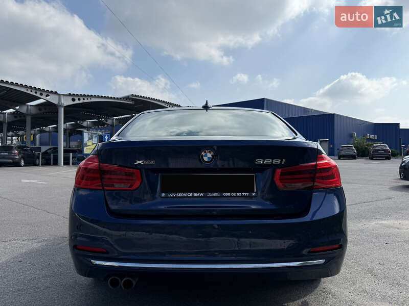 Седан BMW 3 Series 2015 в Львові