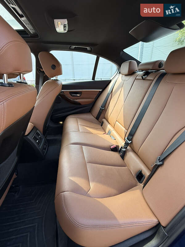 Седан BMW 3 Series 2015 в Львові