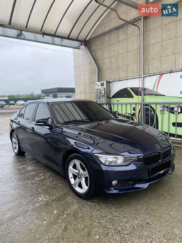 Седан BMW 3 Series 2014 в Хусте