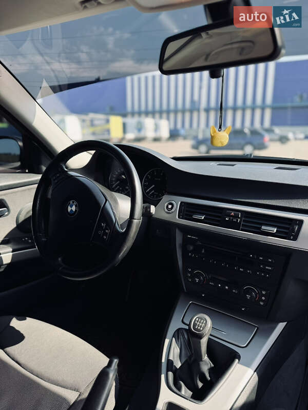 Седан BMW 3 Series 2006 в Остроге