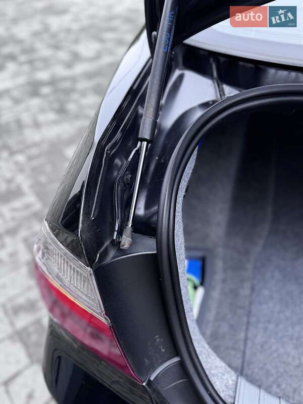 Седан BMW 3 Series 2007 в Новояворовске