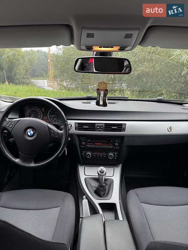 Седан BMW 3 Series 2007 в Новояворовске