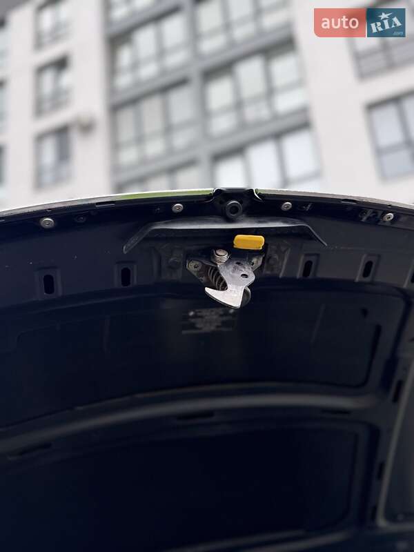 Седан BMW 3 Series 2007 в Новояворовске