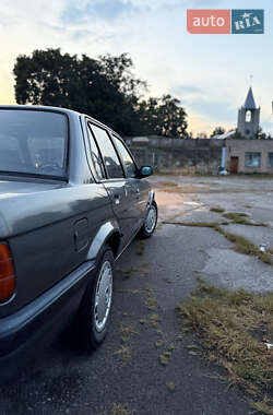 Седан BMW 3 Series 1990 в 